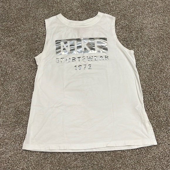 Nike sleeveless tank top - Picture 2 of 5